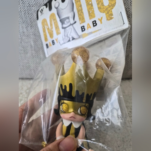 Pop Mart Baby Molly Golden Drip Gold Stains Figure *RARE* - Picture 3 of 8